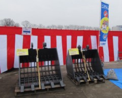 3月5日（土）日立建機日本（株）北関東支店宇都宮営業所「お客様感謝フェア2016（お客様感謝祭）」開催に伊藤商会　バケットクラッシャーガラバスタ、多機能フォークツカミーノシリーズを展示しました。