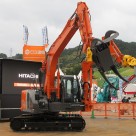 日立建機 ASTACO NEO（アスタコ ネオ）装着　ツカミーノウッド(Ｗ)+ツカミーノ全旋回フォーク